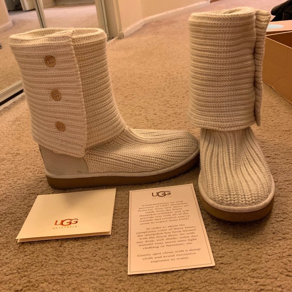 Cream Sheepskin-Lined Knit Uggs - Size 10